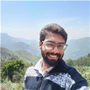 Tutor with more than 4 years of experience, teaching math, economics, business and history